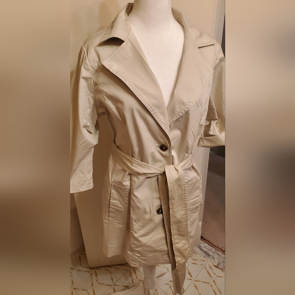 CAbi style 777 Sandy Trench coat sz 8 Beige